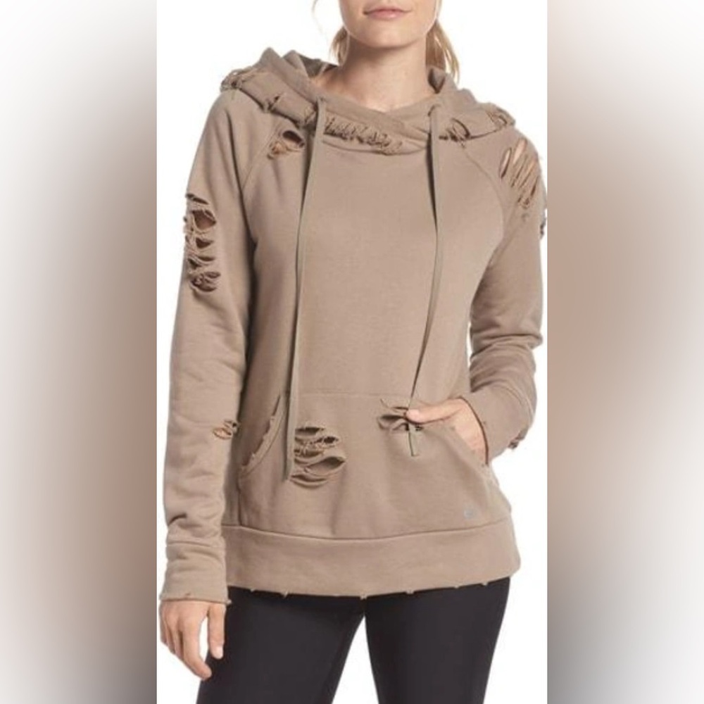 Alo rip hoodie super cute hardly worn. Caramel color.